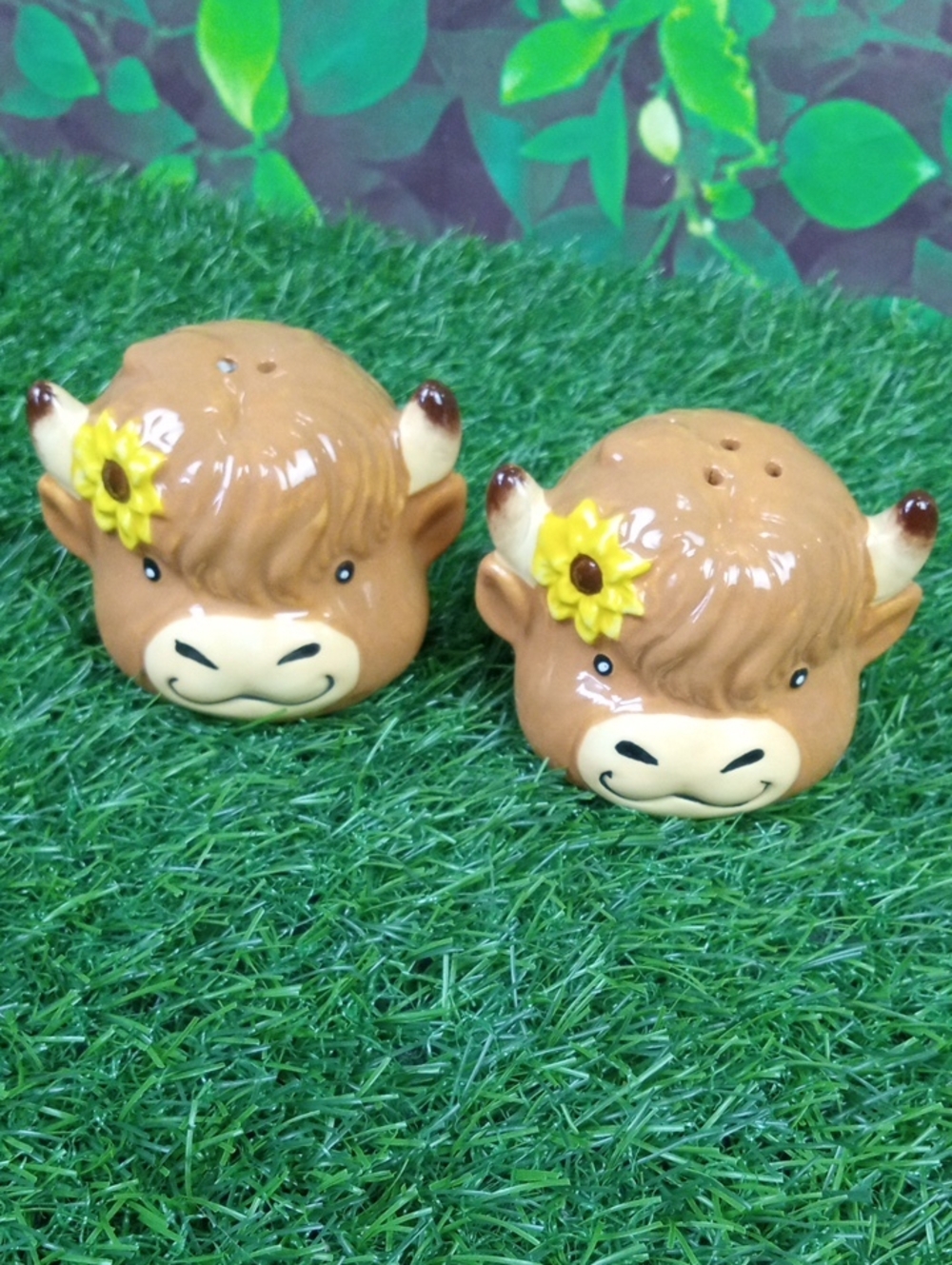 🏠 Cute Highland Cow Salt & Pepper Shakers - Set of 2
